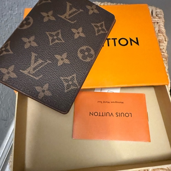 Louis Vuitton monogram passport cover - Picture 3 of 6